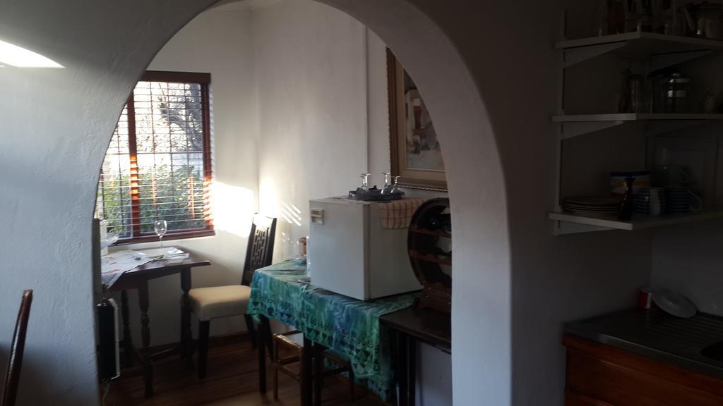 Monica'S Cottage โจฮันเนสเบิร์ก ภายนอก รูปภาพ